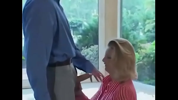 thumb busty blonde