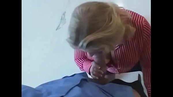 thumb busty blonde