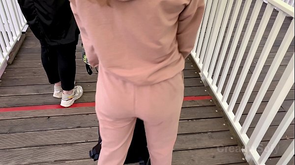 I barely had time to swallow hot cum! Risky public sex on ferris wheel - CreamySofy