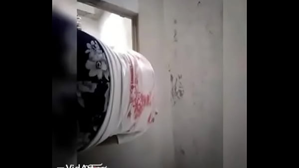 A ELLA DE GUATA BAILAR RICO EN LA COSINA