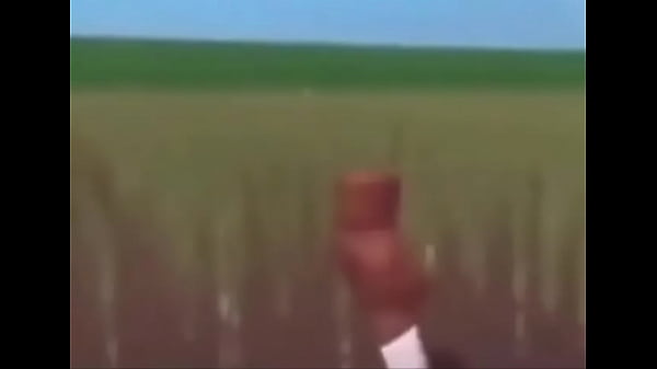 negão safado pegando branquinha no mato com som alto