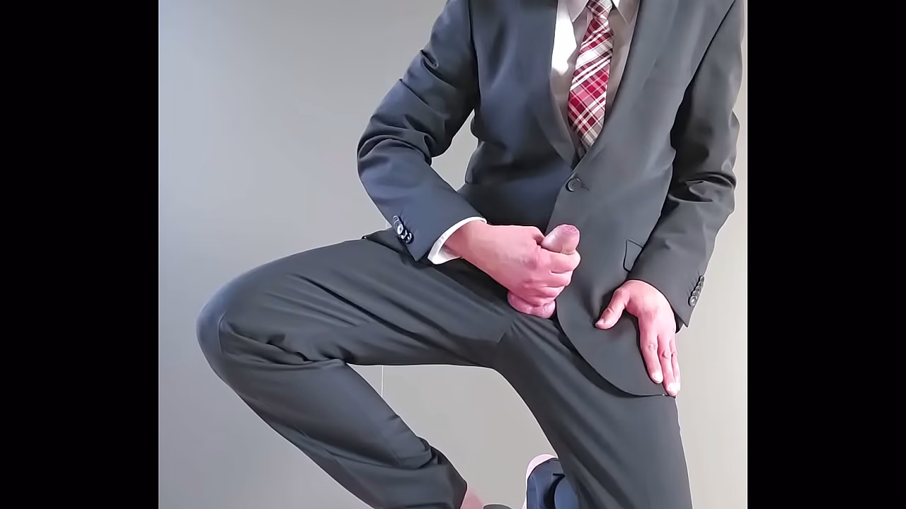 Business man wanks in flip flops
