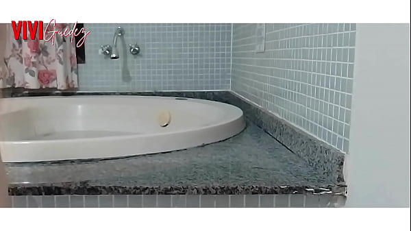 同居している従兄弟同士が禁断の性行為をしていた。