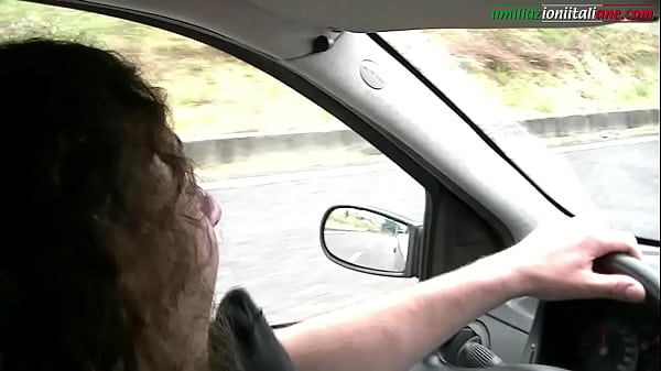 UI030-Driving with Giulia - Amateur Foot Fetish