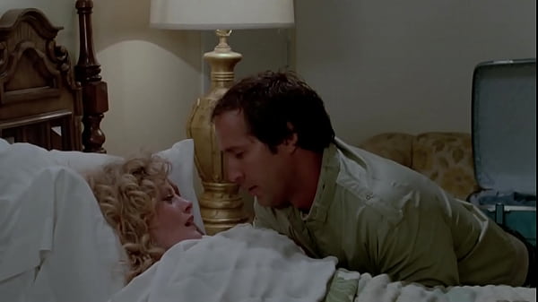 Beverly D'Angelo naked at the swimming pool in 'National Lampoon's Vacation' (1983)