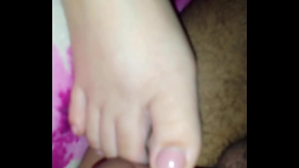 Download Video - s&period; Cumshot On Toes Feet