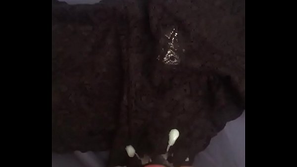 Download Video - Vini&eacute;ndome en los calzones de mi t&iacute;a