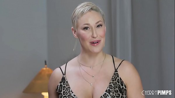 An Exclusive Interview With All Natural Redhead Hottie Scarlett Mae