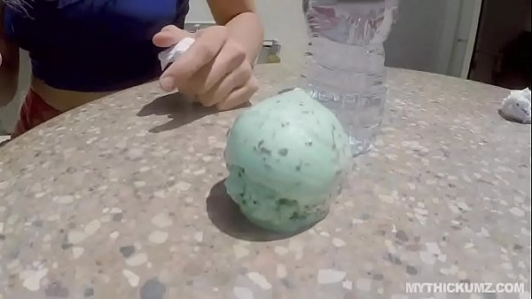 Oily thickum bouncing on Italian cock
