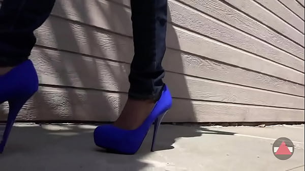 Ebony Shoe Model Lets me Cum on her Big ass