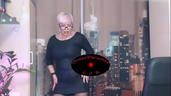 The bottle in wet mature pussy of kinky MILF!