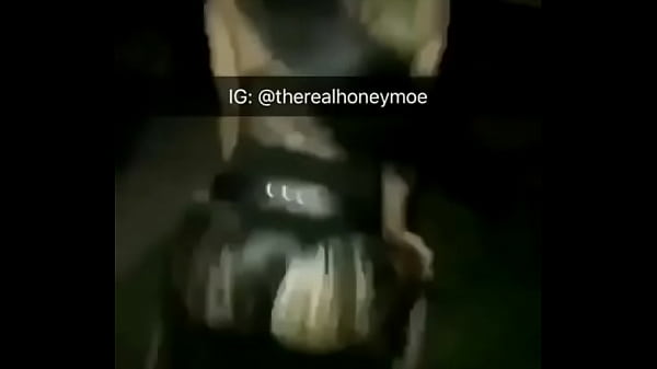 Honeymoe Birthday s. Twerk