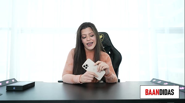 Luisito Tefornica is ready to fuck his assistant in his first porn unboxing.