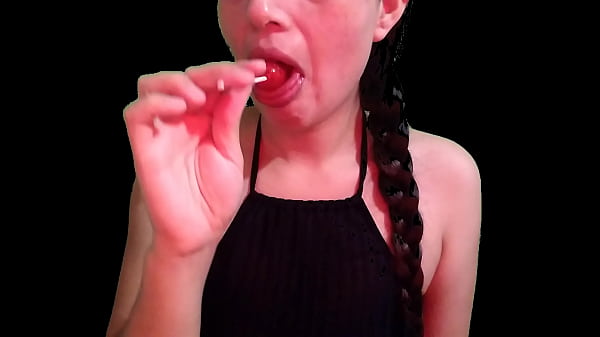 Lilium Etil loves eating lollypop