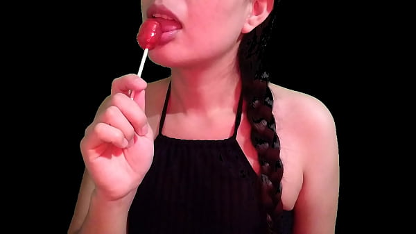 Lilium Etil loves eating lollypop