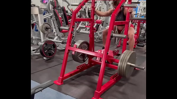 Them slooooowwwww squats tho  Happy Friday - Lemme see your FLEX