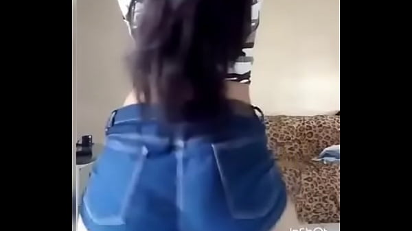 Latina Big Ass Twerking In Shorts