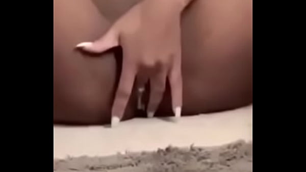 Fille Éjacule