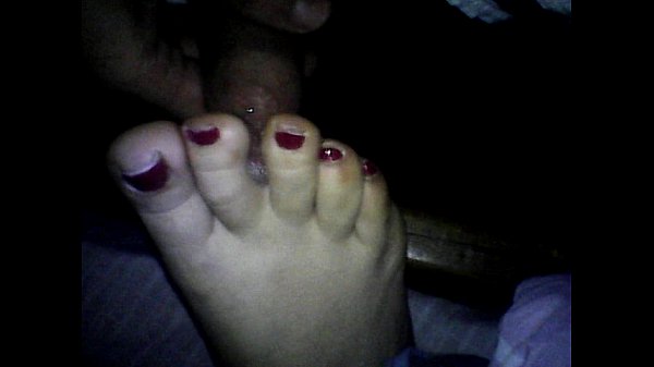 s. cumonfeet redtoenails
