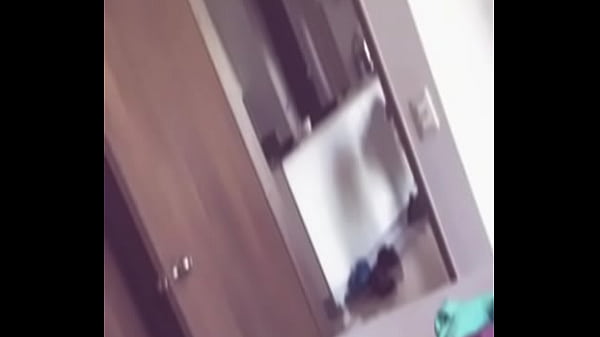 Download Video - Despeus de unos tragos y una pelicula mi mejor amigo me mama el culo