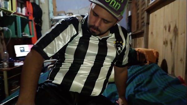 Download Video - brincando e gozando no meu cal&ccedil;&atilde;o preto parte 1