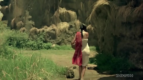 Download Video - Bhor Bhaye Panghat Pe - Satyam Shivam Sundaram - Zeenat Aman - Lata Mangeshkar