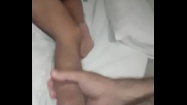 Male Menage - Femme Assise Chaude Sur Le Mâle, Mari Juste Sur La Branlette