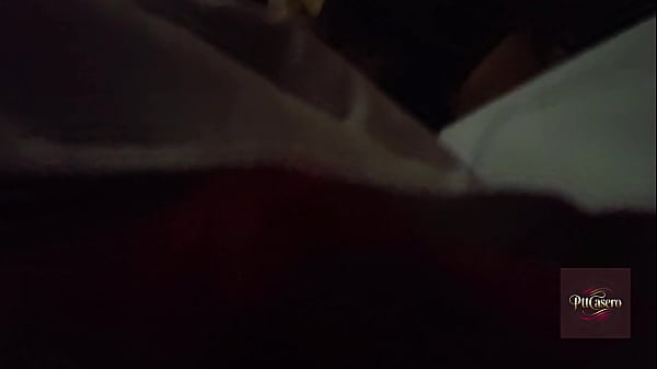 Madura gime como loca y me pide que le bese el cuello (parte 1)