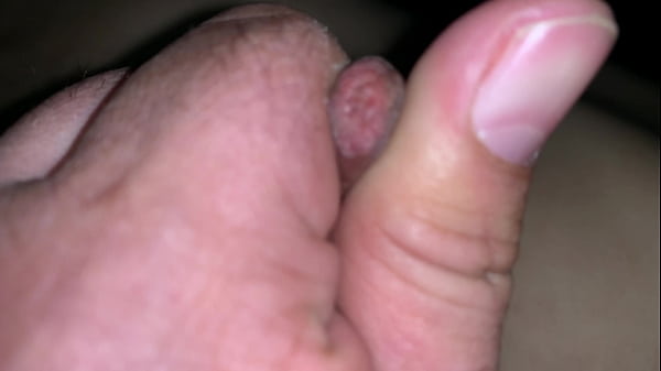 Jalandole los pezones a mi vieja