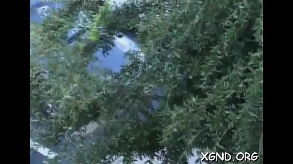 Gorgeous Carina does her best to cum