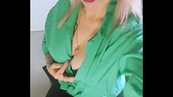 Hello moi c'est lola , très salope rejoins moi vite