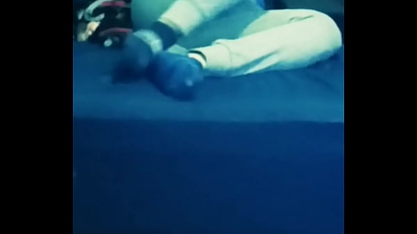 Download Video - Hetero curioso acepta jugar y se calienta