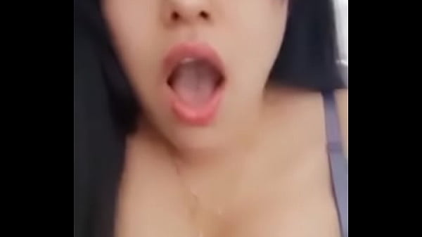 Download Video - HOT LATINA MAKES VIDEOCALL WITH HER NEIGHBOR AND ENDS UP TOUCHING HERSELF