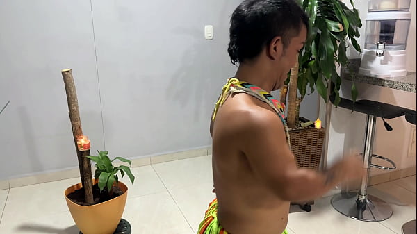 Download Video - Le doy un excitante baile hawaiano a mi sexi embarazada hermanastra hasta terminar poni&eacute;ndola muy cachonda y follarla duro con mi enorme y rica polla por su apretado co&ntilde;o y llenarlo de toda mi leche