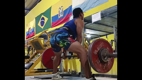 Hombre fuerte está caliente