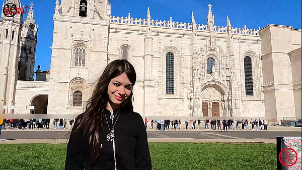 Extreme and risky public flashing in Lisbon - DOLLSCULT