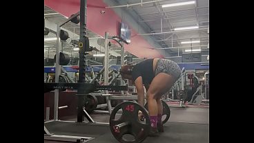 Muscle mommy Bobbi Jo