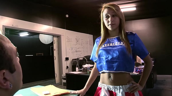 Hottie got her big cock that she's been waiting for