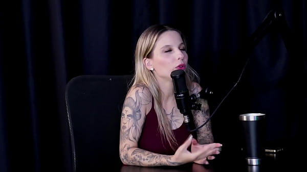 He went to a hotel to take sensual photos, the family accepted but the brother was jealous, he doesn't like stereotypes, and when he did it with a woman... - Brunna Sweet (WATCH ON: SHEER/RED)