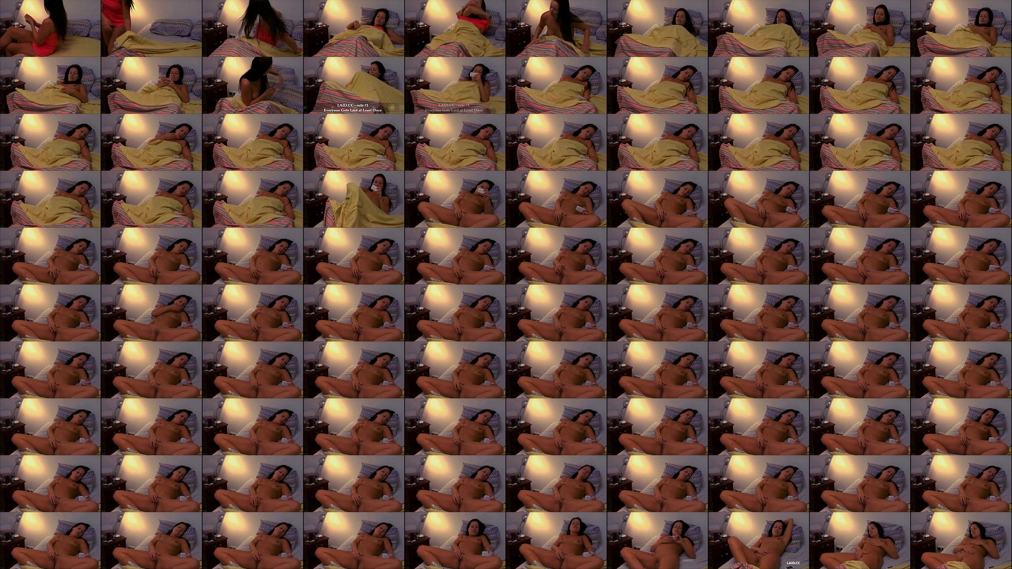 Masturbating to Porn on her Phone on Spycam 预览图