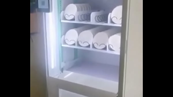 Plate gets fucked by vending machine - Meme