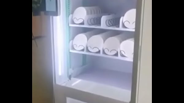 Plate gets fucked by vending machine - Meme
