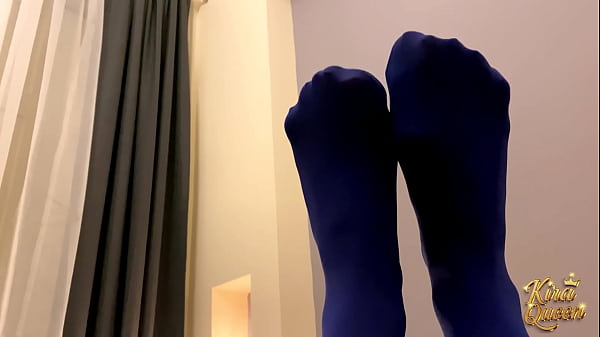 Kira Queen Gushes Juices While Fucking Her Tight Ass!