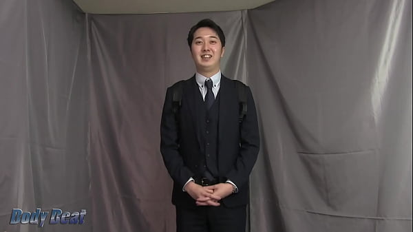 爽やかフレッシュなスーツリーマン君が超飛距離の...