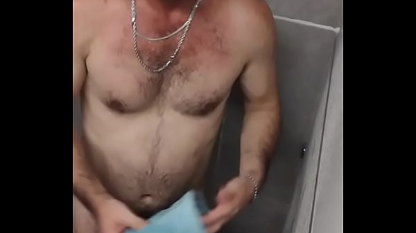 Um banho gostoso cheio de tesão.