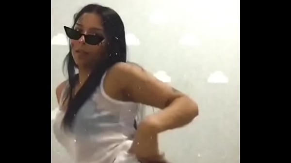 Novinha rebolando de shortinho(algu&eacute;m sabe o nome dela?)