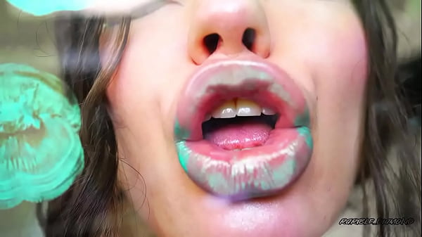 Sensual Glossy Minty kiss