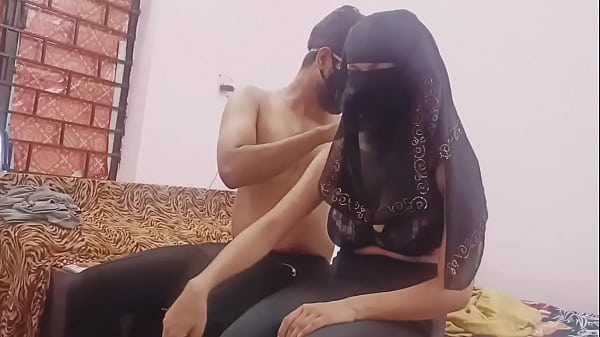 Pakistani village Aunty invited her hubby friend and enjoying