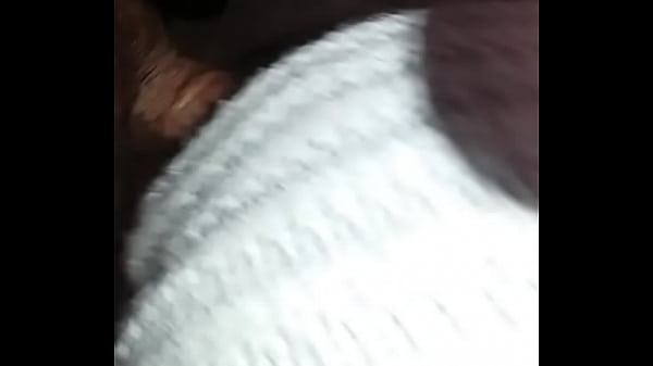 Chupandole la pija a un bombero