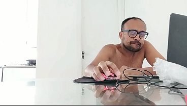 Vivi Guedez - Fazendo um boquete bem gostoso e bem molhado.